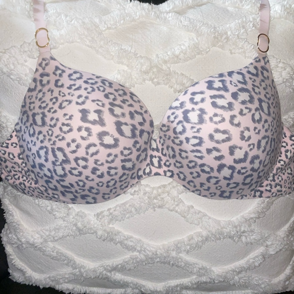 Like New! 38D VS Incredible Push Up